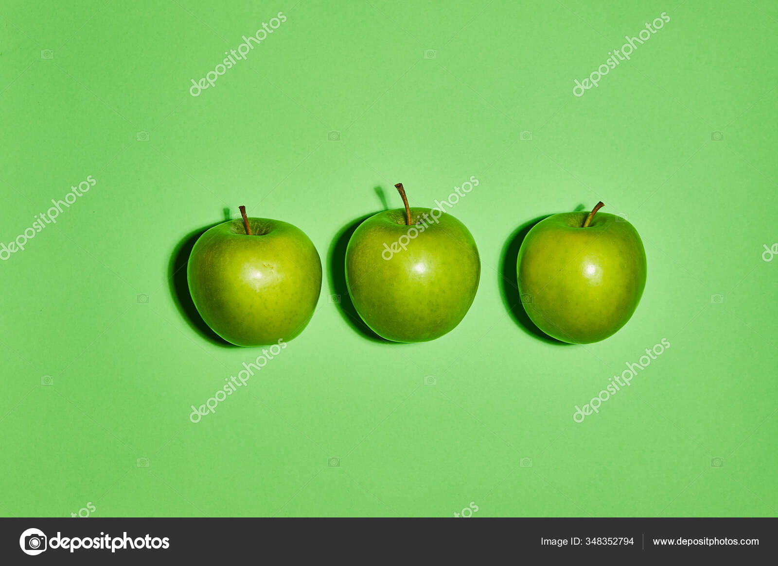 苹果绿色背景顶视图复制空间食品膳食概念 图库照片 C Bondvit