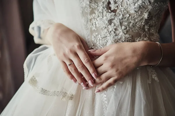 Mañana Novia Cuando Ella Lleva Hermoso Vestido Mujer Preparándose Antes —  Fotos de Stock