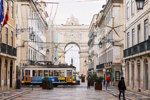 Lisboa Portugal Diciembre 2018 Tranvía Histórico Madera Amarillo Vintage Que — Foto de Stock
