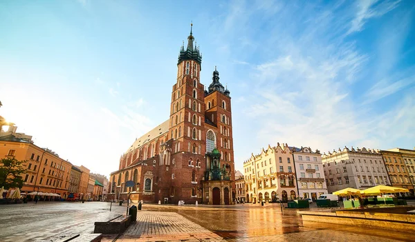 Basílica Santa María Plaza Armas Cracovia Rynek Glowny Durante Amanecer — Foto de Stock