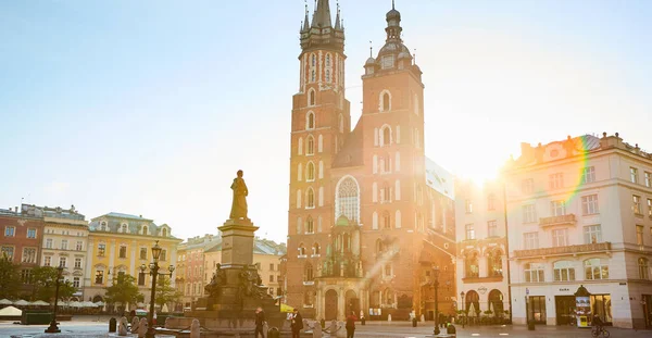 폴란드 크라코프 2019 크라코프의 Rynek Glowny 마리아의 바실리카 교회와 폴란드의 — 스톡 사진