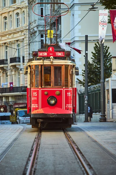 Turchia Istanbul Ottobre 2019 Tram Rosso Tradizionale Nostalgico Beyoglu Tramway — Foto Stock