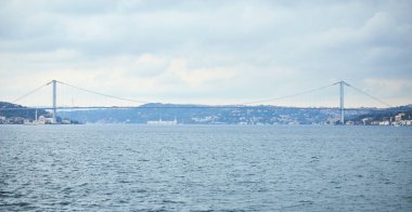 İstanbul, Türkiye 'deki Boğaz Köprüsü (15 Temmuz Şehitler Köprüsü) panoramik manzara