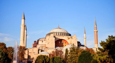 Eminonu, İstanbul, Türkiye 'deki Sultan Ahmet parkındaki Ayasofya Müzesi (Ayasofya Sophia)