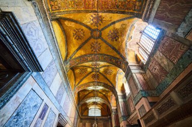 İstanbul / Türkiye - 10 Ekim 2019: Eminonu, İstanbul, Türkiye 'deki Sultan Ahmet parkında Ayasofya Müzesi (Ayasofya Sophia) İçişleri