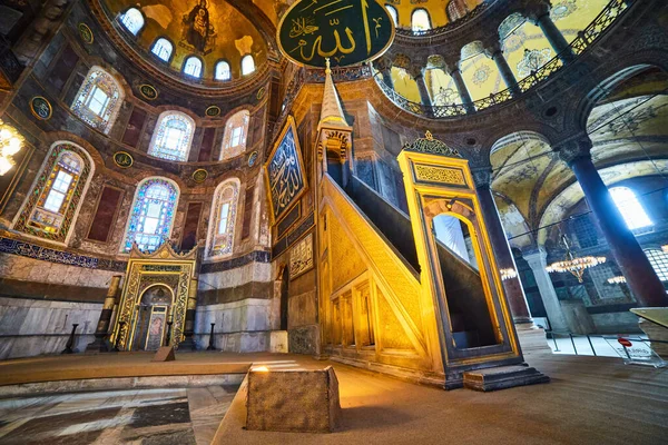 土耳其伊斯坦布尔 2019年10月10日 土耳其伊斯坦布尔Eminonu的Sultan Ahmet公园Ayasofya博物馆 Hagia Sophia 的内部 — 图库照片