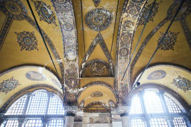 İstanbul / Türkiye - 10 Ekim 2019: Eminonu, İstanbul, Türkiye 'deki Sultan Ahmet parkında Ayasofya Müzesi (Ayasofya Sophia) İçişleri