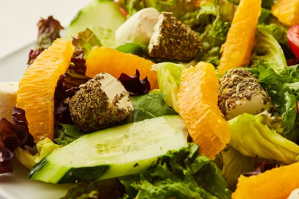 Növényi Ízletes Saláta Fetával Narancssárgával — Stock Fotó