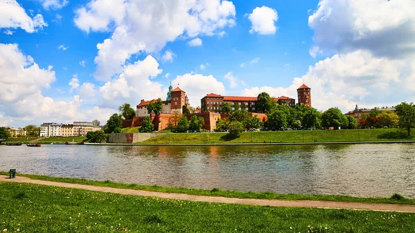 Castillo Wawel Famoso Hito Cracovia Polonia Pintoresco Paisaje Costa Río — Foto de Stock