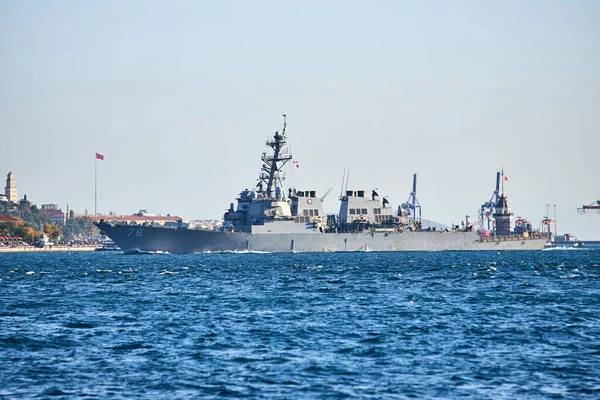 Istanbul Turkey 2019年10月12日 ボスポラス諸島での軍艦 黒海とマラリア海を結ぶ海峡 — ストック写真