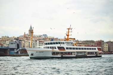 İSTANBUL / TURKEY - 11 Ekim 2019: Boğaz 'da nakliye feribotu. Feribot Asya (Anadolu) bölgesinden Avrupa 'ya yolcu taşır - Trakya.