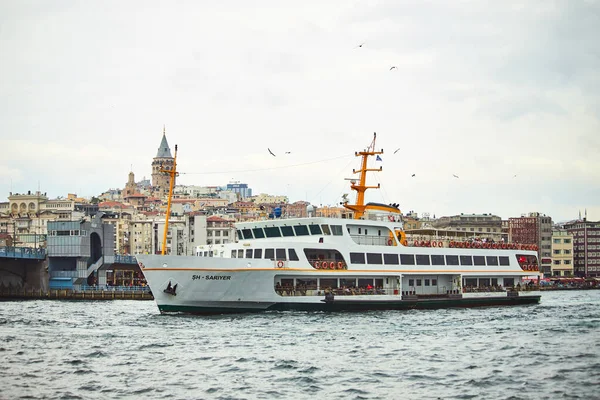 Istanbul Turkey Oktober 2019 Veerboot Bosporus Ferryboot Brengt Passagiers Van — Stockfoto