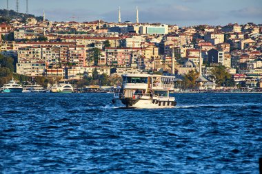 İSTANBUL / TURKEY - 11 Ekim 2019: Boğaz 'da nakliye feribotu. Feribot Asya (Anadolu) bölgesinden Avrupa 'ya yolcu taşır - Trakya.
