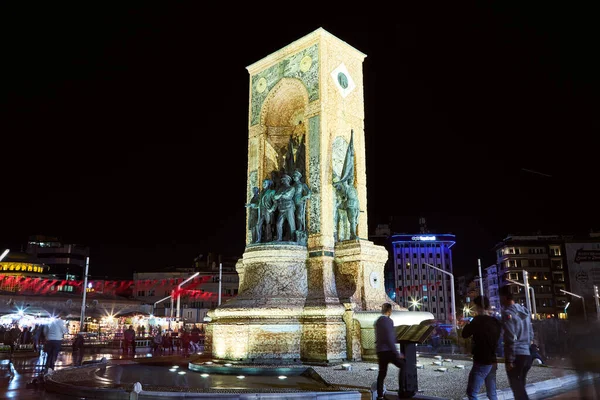 Istanbul Turquia Outubro 2019 Monumento República Taksim Istambul Noite — Fotografia de Stock