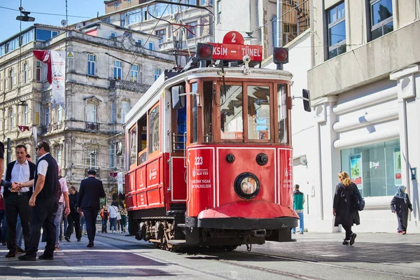 Istanbul Turchia Ottobre 2019 Tram Rosso Tradizionale Nostalgico Beyoglu Tramway — Foto Stock