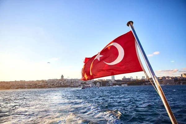 Bandera Turquía Vista Estambul Desde Ferry Fondo Viaje — Foto de Stock