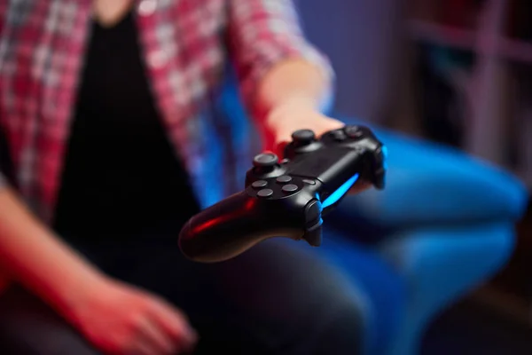 Oyuncuların Elinde Gamepad Controller Veya Video Oyun Joystick Konsolu Var — Stok fotoğraf