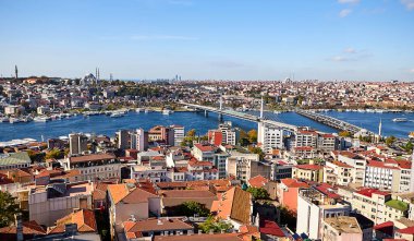 Atatürk metro köprüsü ve altın boynuz - İstanbul, Türkiye