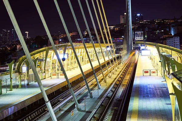 Istanbul Turkey Oktober 2019 Ataturk Tunnelbanebro Och Gyllene Horn Natten — Stockfoto