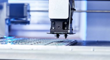 Bilgisayar panoları üretimi için makine (robot). Elektronik çipler. Robotik Yüksek duyarlı ekipman. Mikroçip Üretimi, Nano Bilgisayar Teknolojisi ve Üretim Teknolojisi