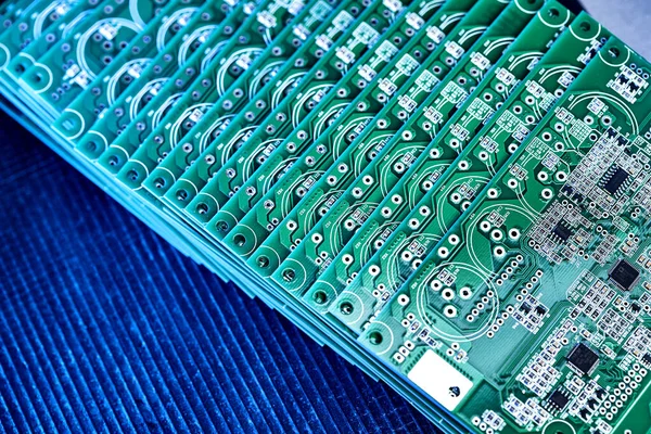Tableros Sistema Verdes Con Microchips Transistores Producción Microchips Nano Informática —  Fotos de Stock