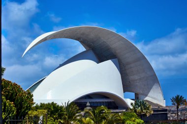 Santa Cruz de Tenerife 'deki Oditorio binası mimar Santiago Calatrava Valls tarafından tasarlandı ve şehrin mimari sembolü haline geldi.