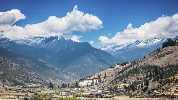 Landschap van Berg en dal land, Thimphu stad in Bhutan — Stockfoto