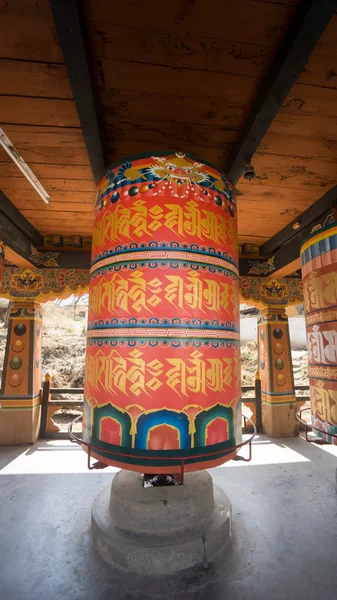 Religiöse Gebetsmühlen in Bhutan — Stockfoto