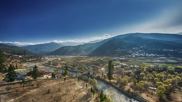 Mountain Village em um dia ensolarado de verão — Fotografia de Stock