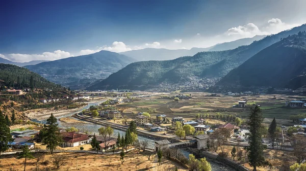 Mountain Village em um dia ensolarado de verão — Fotografia de Stock