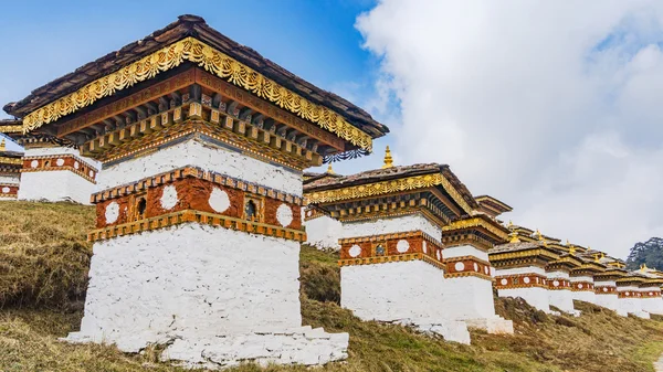 Dochula át 108 chortens (ázsiai stupas) — Stock Fotó