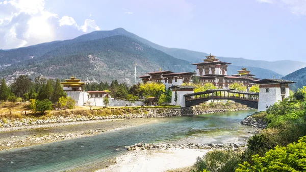 Punakha Dzong Manastırı ve Bhuta nehri geçip Köprüsü