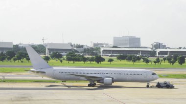 Hava uçak Havaalanı yerden kalkıyor 