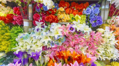 Renkli flora ve diğer çiçekler buket dekorasyon için