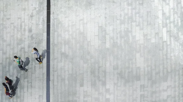 Bangkok, Tayland Eylül 24, 2016: seksi Bayan ve yürüyüş erkekler grup insanlar yaz sezonunda yaya cadde şehrin hızlı. (üstten görünüm imaj)