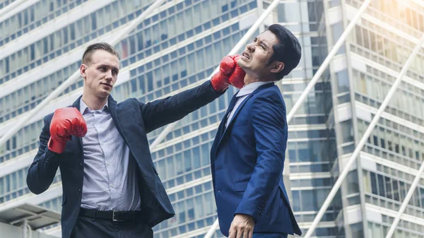 Two business mans are fighting with boxing glove at outdoor city — Stock Photo, Image