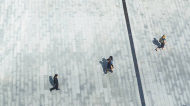 insanlar yürüyüş en iyi hava görünümünü yaya sokak şehir