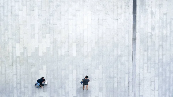 Top vista multidão de pessoas andam na rua de negócios pedonal na cidade — Fotografia de Stock