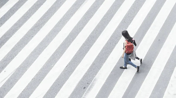 Gyerek Emberek Gyalog Utca Sétáló Crossroad Város Utca Felső Nézetből — Stock Fotó