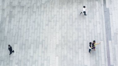 insanlar yürüyüş en iyi hava görünümünü yaya sokak şehir