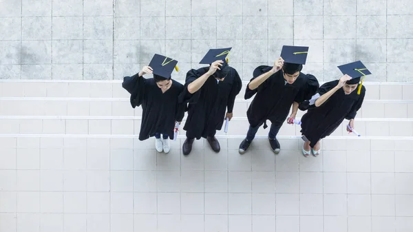 Top vista aerea di studenti persone nella sensazione di felice e — Foto Stock