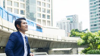 iş adamı ayakta duygu kendinden emin ve özgürlük açık