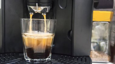Kahve fincan kahve makinesi espresso ve cappuccino tarzda için fasulye üzerinden su damla ile