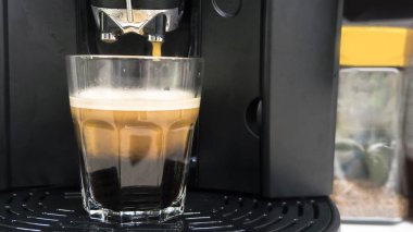Kahve fincan kahve makinesi espresso ve cappuccino tarzda için fasulye üzerinden su damla ile