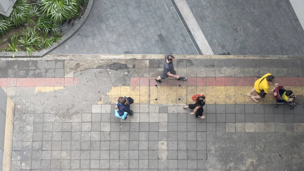 Letecký Pohled Pohled Shora Lidmi Chodit Obchodní Oblasti Pěší Ulice — Stock fotografie