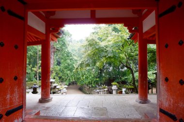 Kırmızı açık kapı