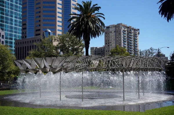 Duş çeşme, Melbourne
