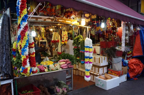 Floral garlands stall — Stock Photo, Image