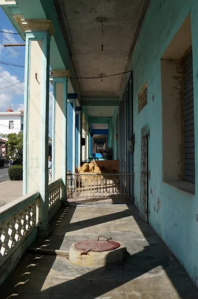 Pınar sütunlu revaklarla