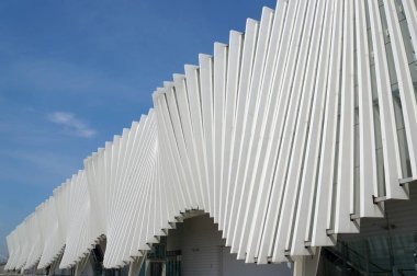 Ünlü İspanyol Santiago Calatrava mimar, onun arayışı için bilinen onun binaları ve yapıları, hareketi uygulamak için Mediopadana Tav istasyonu Reggio Emilia için tasarımcı 